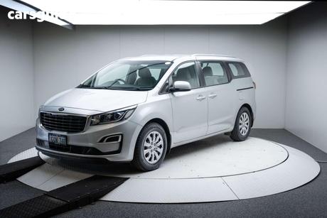 Silver 2018 Kia Carnival Wagon S
