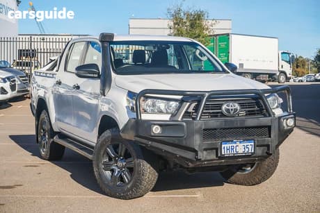 White 2022 Toyota Hilux Double Cab Pick Up Sr (4X4)