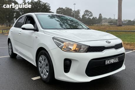 White 2019 Kia RIO Hatchback S