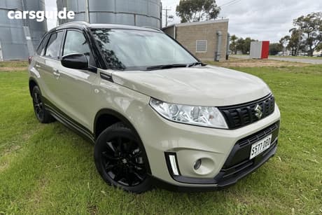Beige 2023 Suzuki Vitara Wagon Shadow