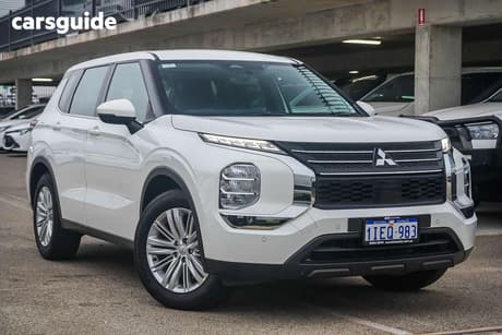 White 2024 Mitsubishi Outlander Wagon Es 7 Seat (2Wd)
