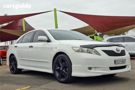 White 2008 Toyota Camry Sedan Sportivo