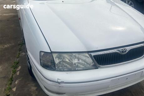 White 2002 Toyota Avalon Sedan Grande