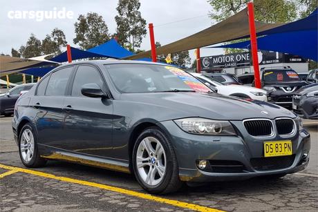 Grey 2009 BMW 320I Sedan Executive