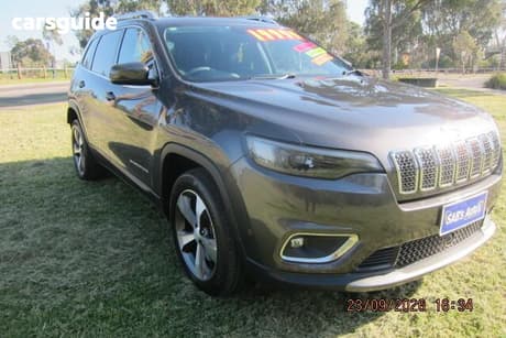 Grey 2020 Jeep Cherokee Wagon Limited (Awd)