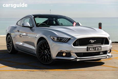 Silver 2017 Ford Mustang Coupe Fastback Gt 5.0 V8