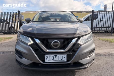 Grey 2018 Nissan Qashqai Wagon St