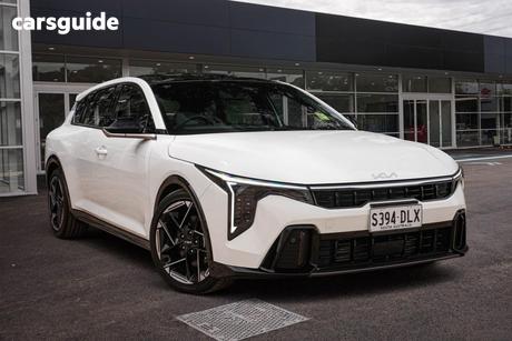 White 2025 Kia K4 Hatchback Gt-Line