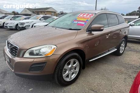 Gold 2010 Volvo XC60 Wagon D5