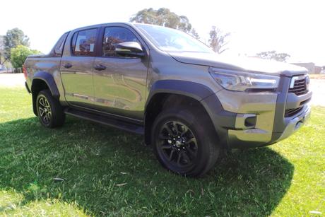 Bronze 2023 Toyota Hilux Double Cab Pick Up Rogue (4X4) 6 Speaker