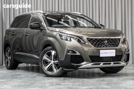 Green 2018 Peugeot 5008 Wagon Gt Line