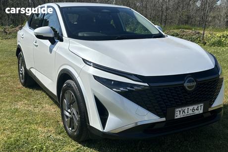 White 2025 Nissan Qashqai Wagon St