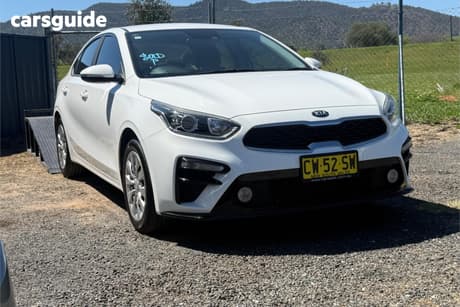 White 2019 Kia Cerato Sedan S