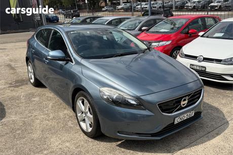 Green 2013 Volvo V40 Hatchback T4 Luxury