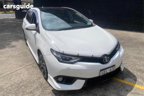 White 2016 Toyota Corolla Hatchback Zr