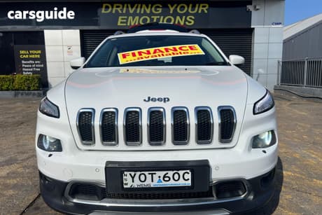 White 2014 Jeep Cherokee Wagon Limited (4X4)