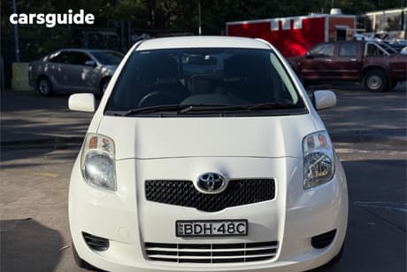 White 2007 Toyota Yaris Hatchback Yr