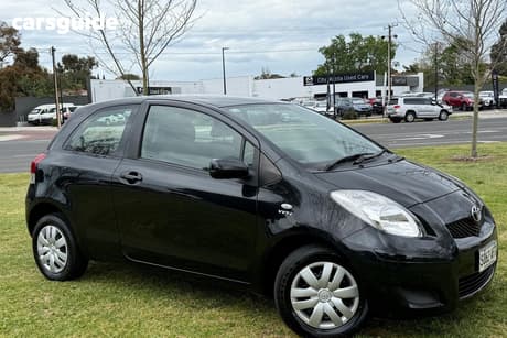 Black 2009 Toyota Yaris Hatchback Yr