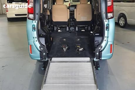 Green 2015 Toyota Noah SUV WELCAB