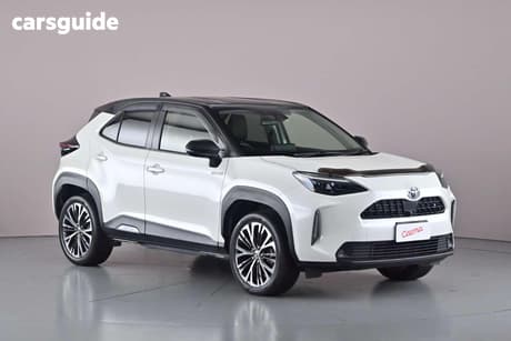 White 2022 Toyota Yaris Cross Wagon Urban Hybrid (Two-Tone)