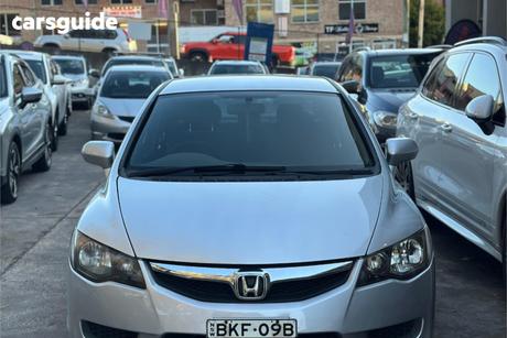 Silver 2009 Honda Civic Sedan Vti