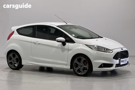 White 2017 Ford Fiesta Hatchback St