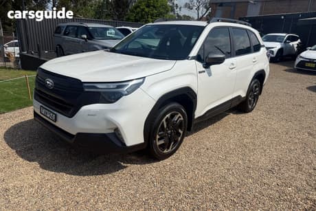 White 2025 Subaru Forester Wagon Hybrid (Awd)
