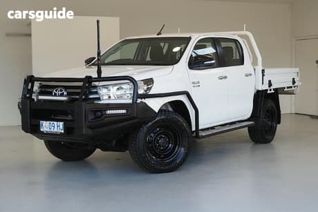 White 2017 Toyota Hilux Dual Cab Chassis Sr (4X4)