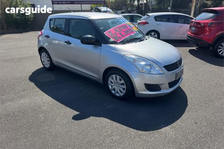Silver 2013 Suzuki Swift Hatchback Ga