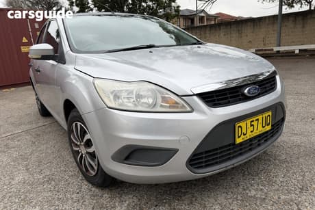 Silver 2009 Ford Focus Hatchback Cl