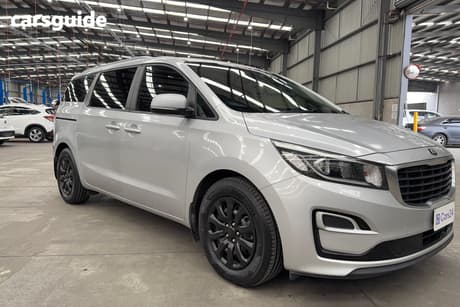 Silver 2018 Kia Carnival Wagon S