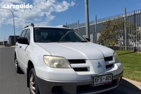 White 2005 Mitsubishi Outlander Wagon Ls