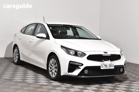 White 2018 Kia Cerato Hatchback S (Av)