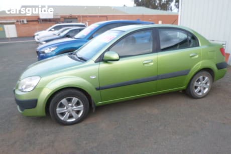 Green 2008 Kia RIO Sedan Ex