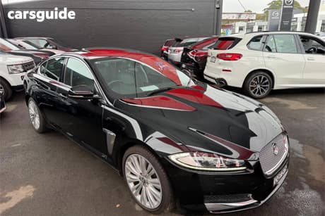 Black 2013 Jaguar XF Sedan 2.0 Premium Luxury