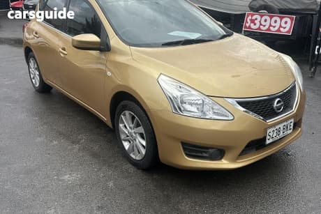Gold 2014 Nissan Pulsar Hatchback St