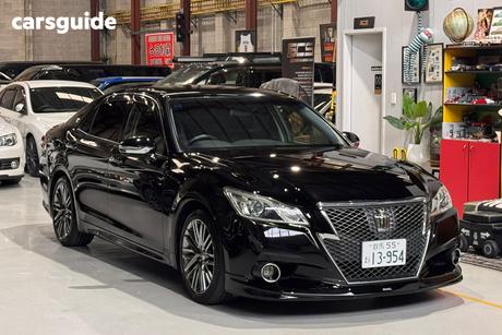Black 2013 Toyota Crown Sedan