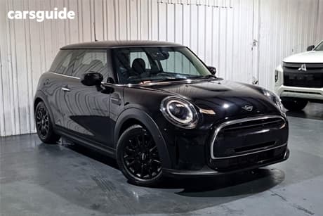 Black 2021 Mini Cooper Hatchback Classic 3D Hatch