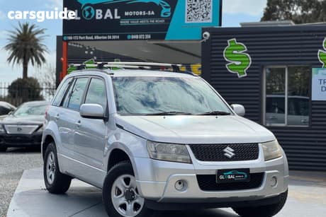 Silver 2009 Suzuki Grand Vitara Wagon (4X4)