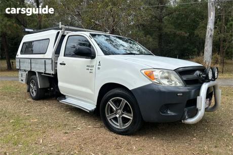 White 2005 Toyota Hilux Cab Chassis Sr