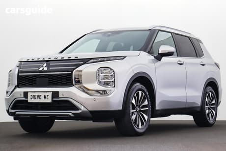 Silver 2025 Mitsubishi Outlander Wagon Ls 7 Seat (2Wd)
