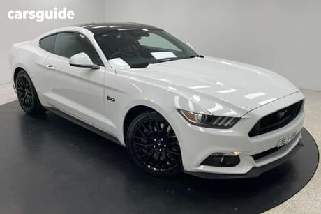 White 2017 Ford Mustang Coupe Fastback Gt 5.0 V8