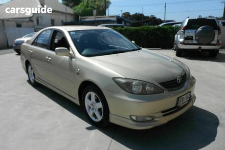 Gold 2003 Toyota Camry Sedan Sportivo