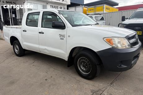 White 2006 Toyota Hilux Dual Cab Pick-up Workmate