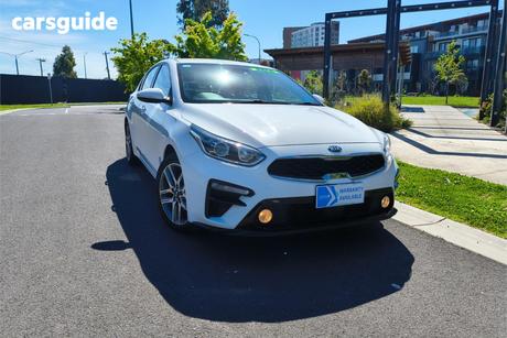 White 2018 Kia Cerato Sedan Sport