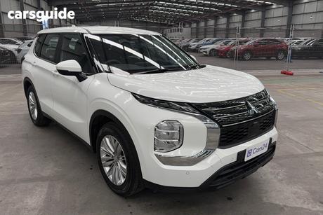 White 2024 Mitsubishi Outlander Wagon Es 7 Seat (2Wd)