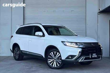 White 2020 Mitsubishi Outlander SUV LS