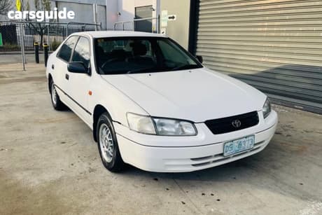 White 1998 Toyota Camry Sedan Csi