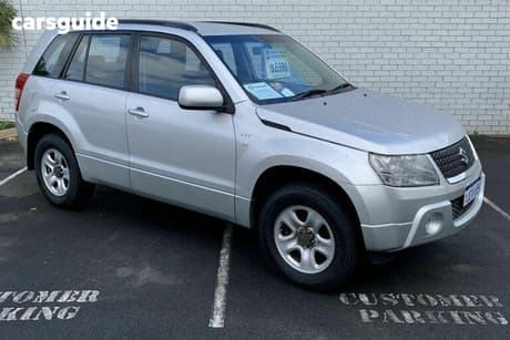 Silver 2009 Suzuki Grand Vitara Wagon (4X4)