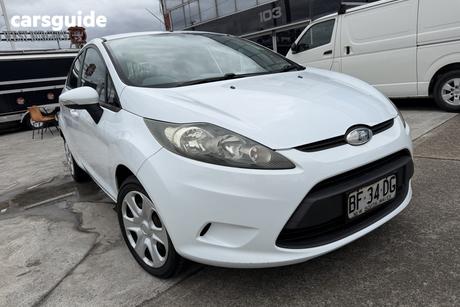 White 2010 Ford Fiesta Hatchback Cl